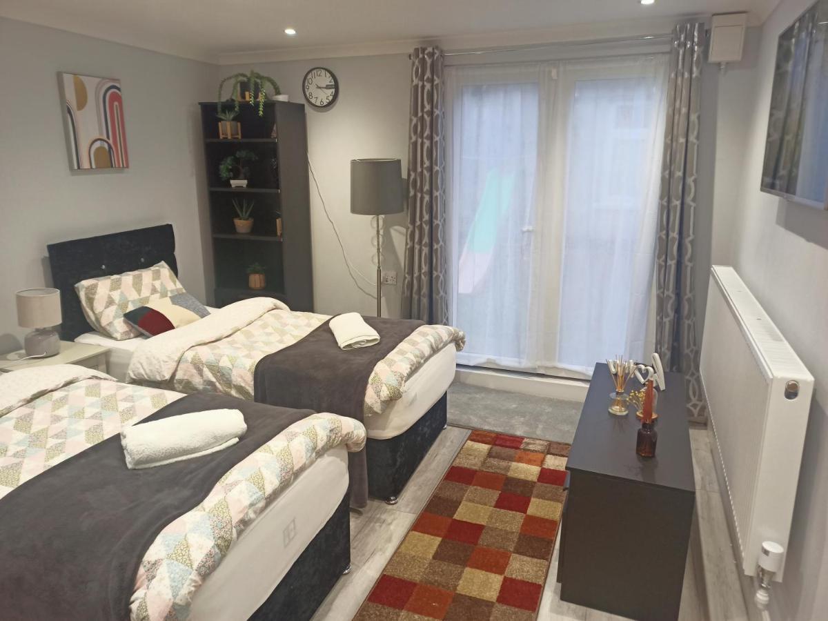 Homey Studio In Newport Perfect For Couples & Travelers Exterior foto