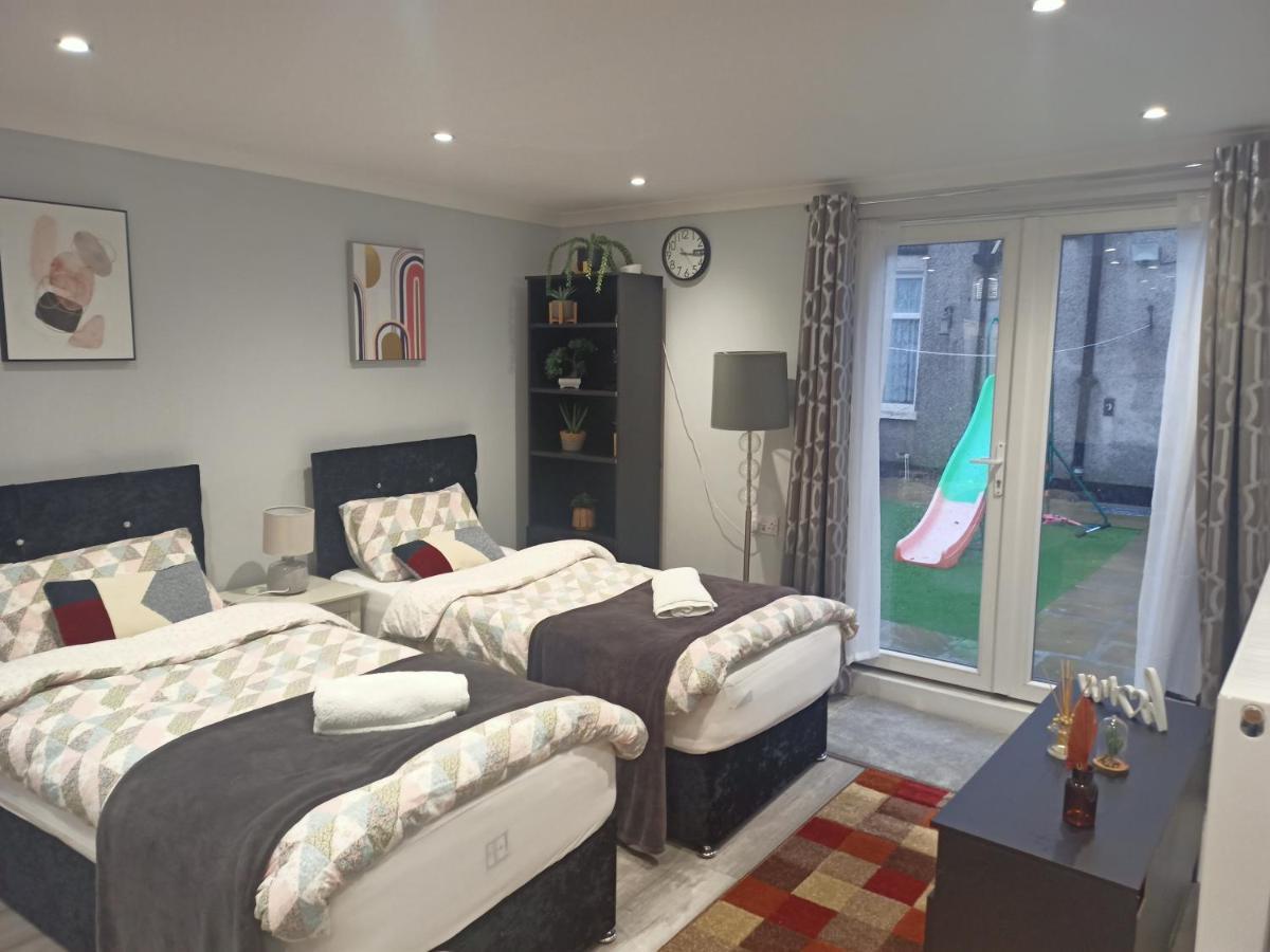 Homey Studio In Newport Perfect For Couples & Travelers Exterior foto