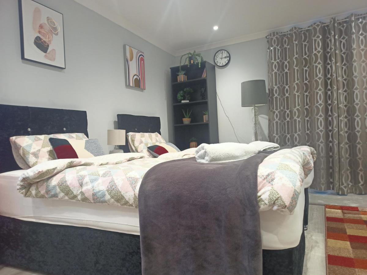 Homey Studio In Newport Perfect For Couples & Travelers Exterior foto