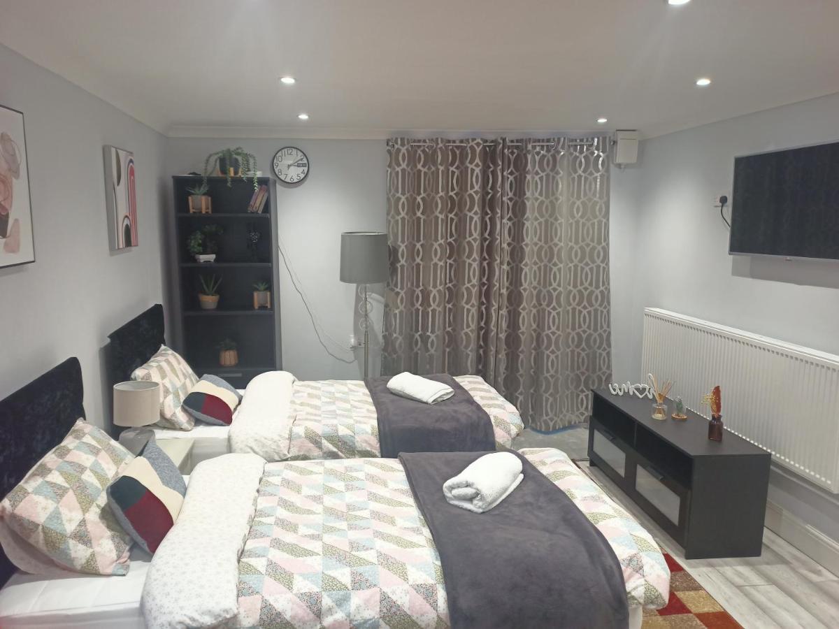 Homey Studio In Newport Perfect For Couples & Travelers Exterior foto